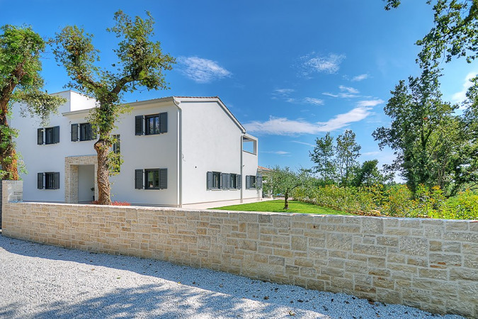 Villa mit privatem Pool, minimalistischem Garten und Whirlpool, Villa Onyx - Istria Sinožići