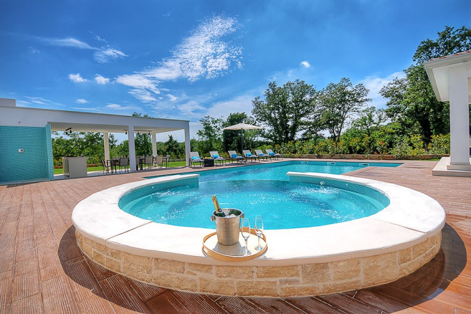 Villa mit privatem Pool, minimalistischem Garten und Whirlpool, Villa Onyx - Istria Sinožići