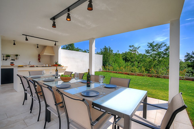 Villa mit privatem Pool, minimalistischem Garten und Whirlpool, Villa Onyx - Istria Sinožići