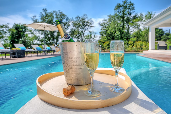 Villa mit privatem Pool, minimalistischem Garten und Whirlpool, Villa Onyx - Istria Sinožići