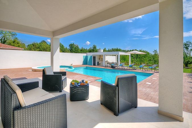 Villa mit privatem Pool, minimalistischem Garten und Whirlpool, Villa Onyx - Istria Sinožići