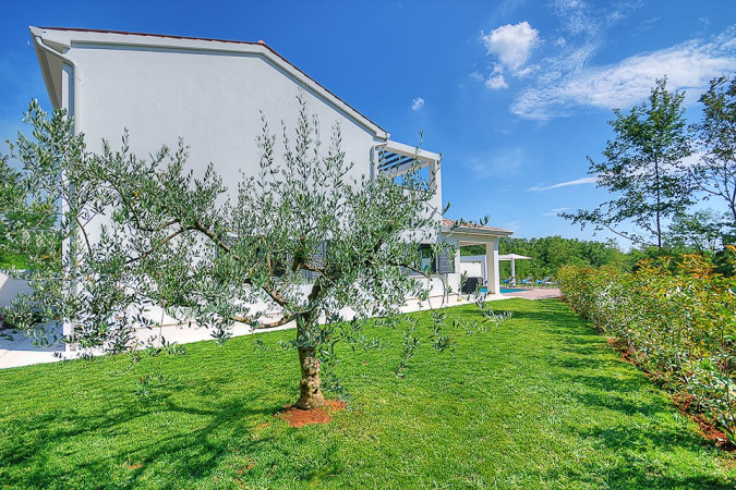 Villa mit privatem Pool, minimalistischem Garten und Whirlpool, Villa Onyx - Istria Sinožići