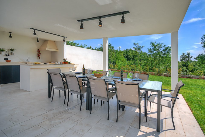Villa mit privatem Pool, minimalistischem Garten und Whirlpool, Villa Onyx - Istria Sinožići